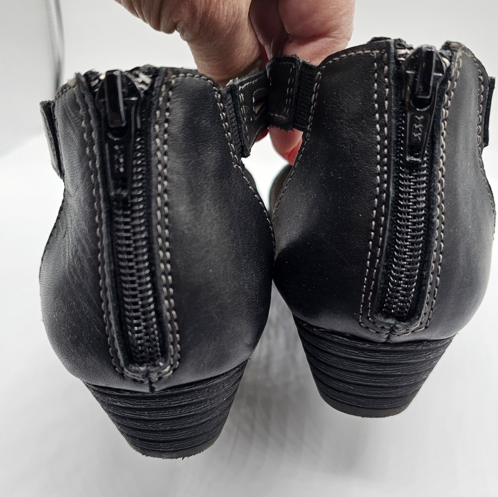 Women’s Black Cutout Leather Sandals - Picture 4 of 14